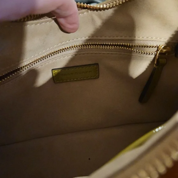 Tory Burch Mercer Patent Crescent Bag in 🍐 - Picture 9 of 10